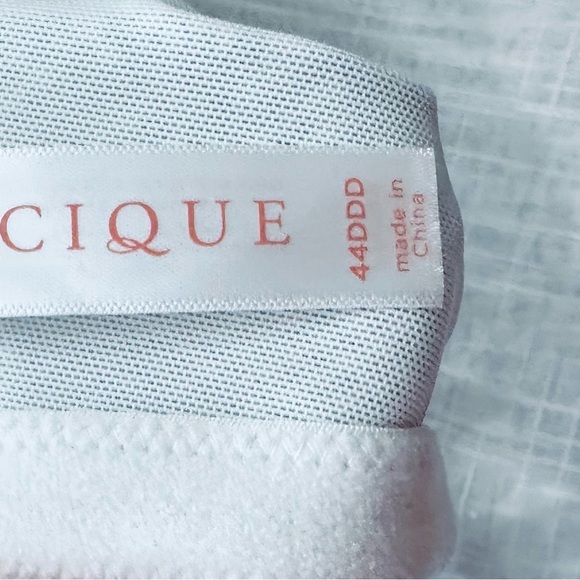 Cacique Boost Plunge Bra - Picture 3 of 3